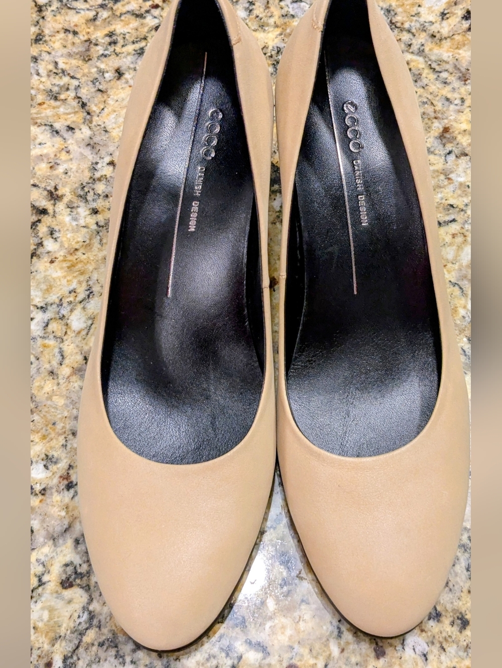 Like New Ecco Beige Leather Round-Toe Pumps